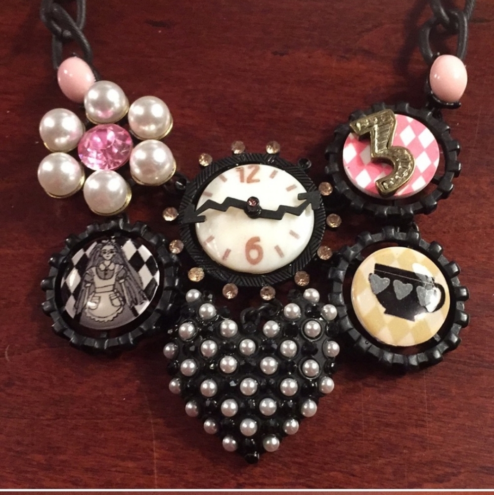 I.S.O Betsey Johnson Alice in wonderland black chain necklace